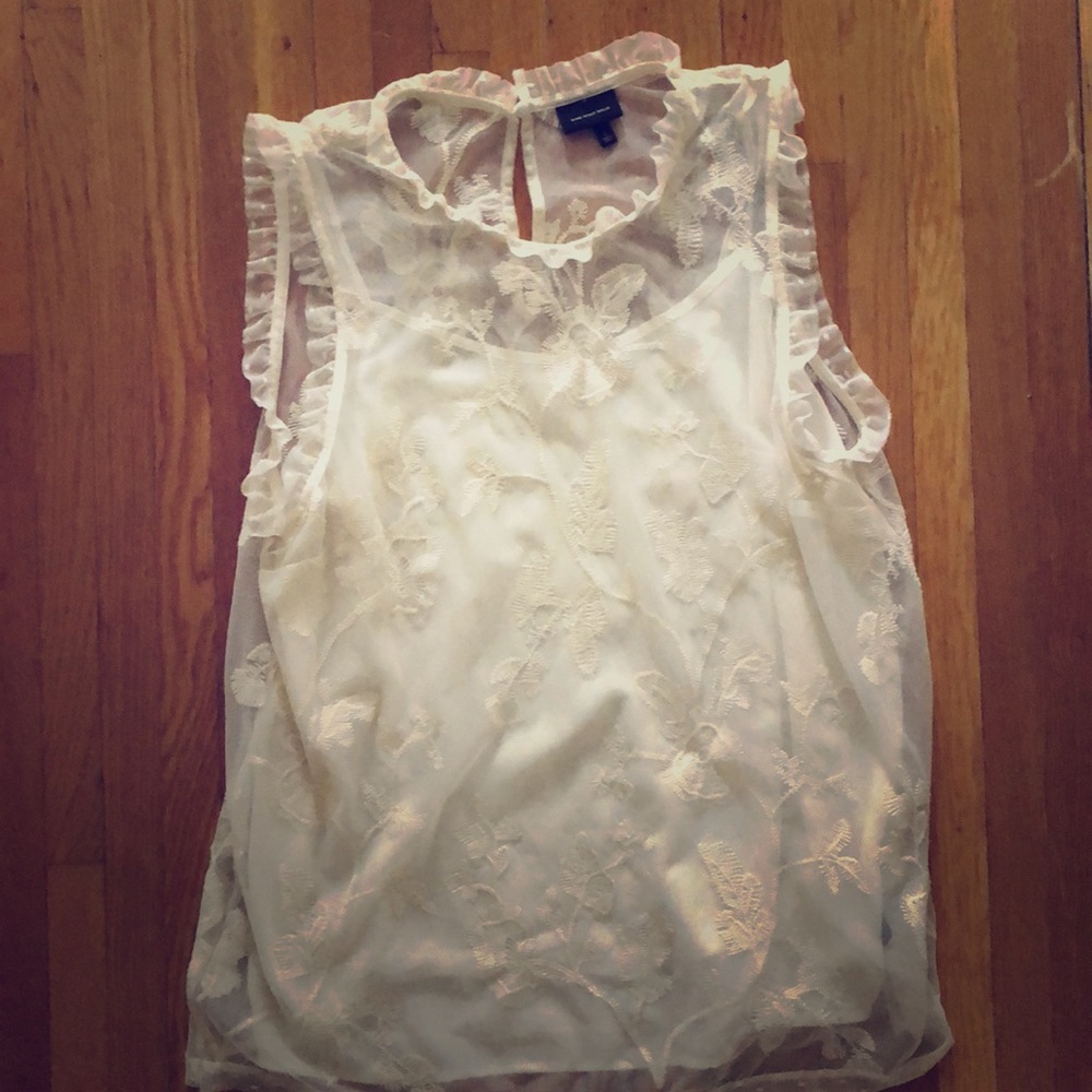 Sleeveless lace blouse with camisole